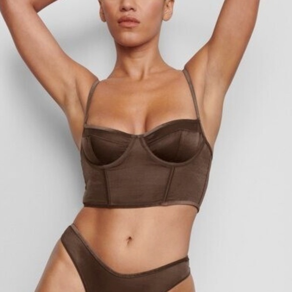 SKIMS Shimmering Corset Bra - Picture 14 of 14